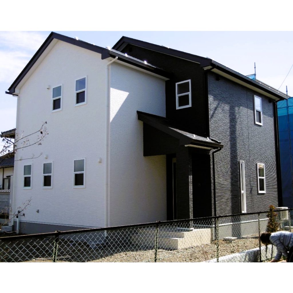 長野市：33坪 白と黒のモノトーンカラー４ＬＤＫの住宅